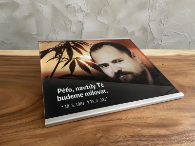 Nerezový stojánek se skleněnou fotografií