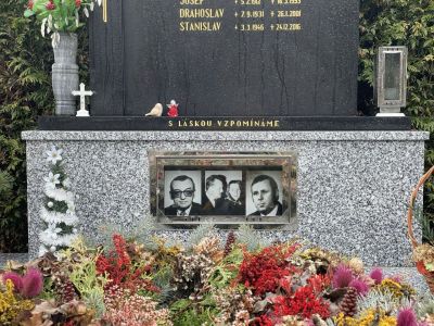 Fotografía de vidrio para la vitrina en una tumba