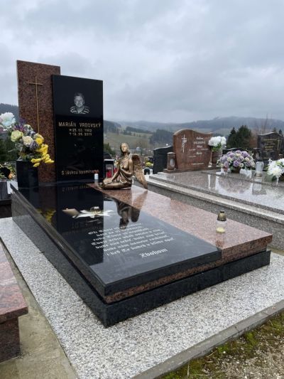 Tumba de diseño con vidrio