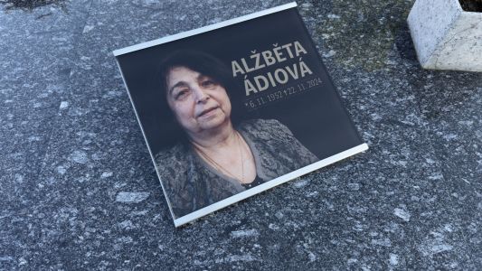 Placa de vidrio con fotografía en un soporte de acero inoxidable