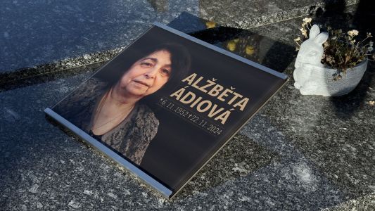 Placa de vidrio con fotografía en un soporte de acero inoxidable